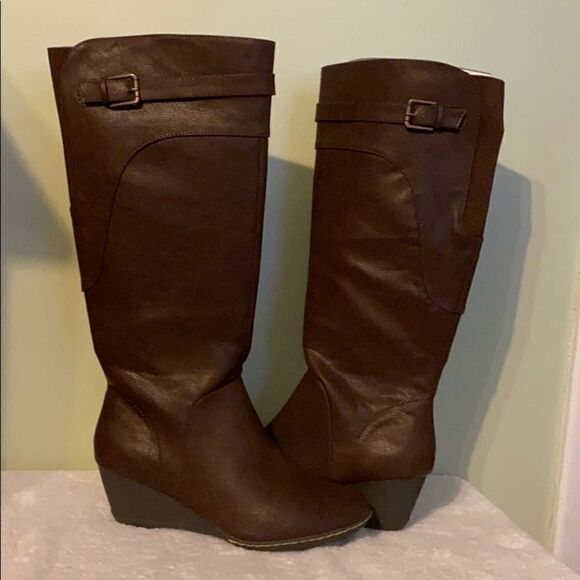 COMFORT Boots. NWOT   - Picture 2 of 6